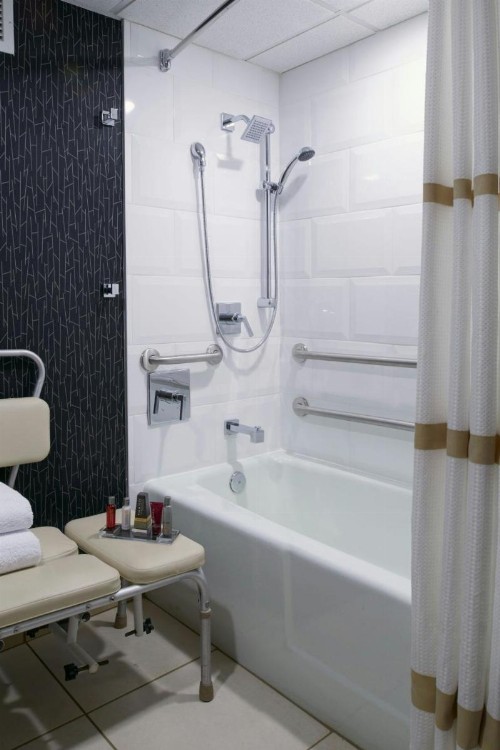Kansas City Airport Marriott - image 13