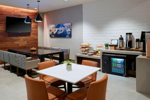 Kansas City Airport Marriott - image 17