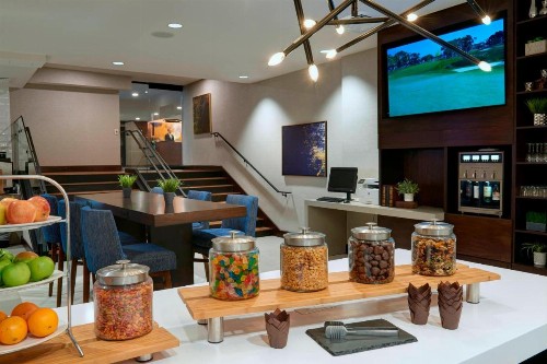 Kansas City Airport Marriott - image 24