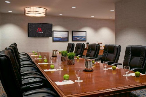 Kansas City Airport Marriott - image 25