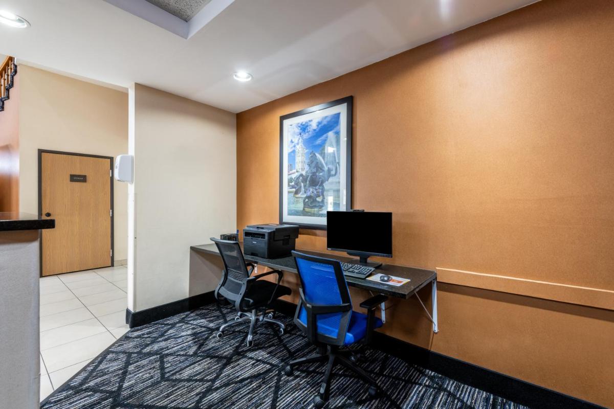 Comfort Suites Kansas City - image 4