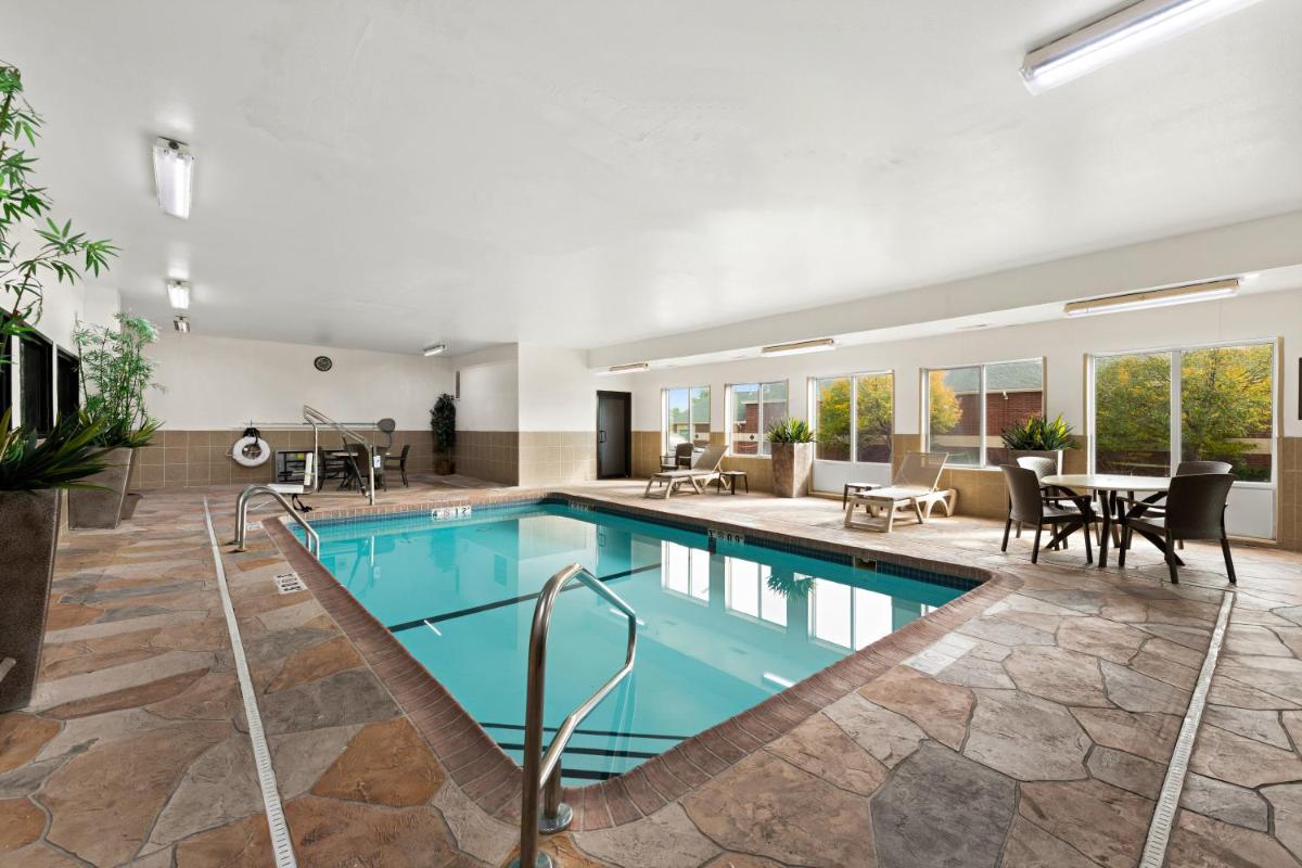 Comfort Suites Kansas City - image 6