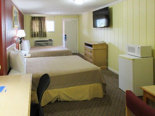 Rodeway Inn - image 10