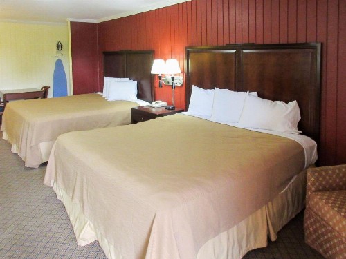 Rodeway Inn - image 2