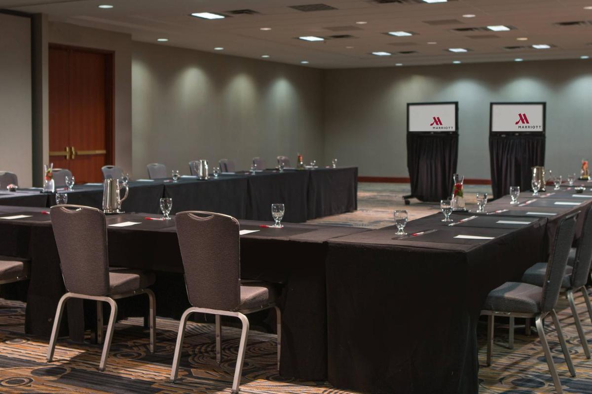 Kansas City Marriott Downtown - image 2