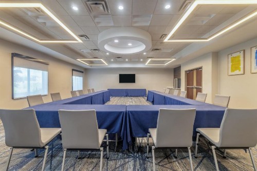 Holiday Inn Express & Suites Kansas City Airport an IHG Hotel - image 10