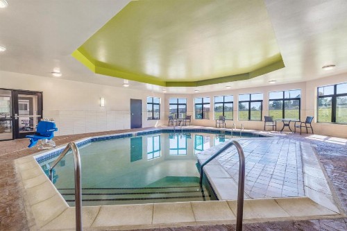Holiday Inn Express & Suites Kansas City Airport an IHG Hotel - image 13