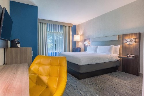 Holiday Inn Express & Suites Kansas City Airport an IHG Hotel - image 15