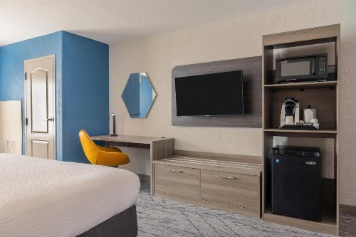 Holiday Inn Express & Suites Kansas City Airport an IHG Hotel - image 19
