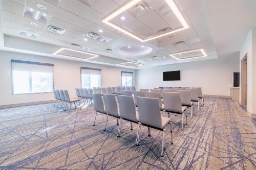 Holiday Inn Express & Suites Kansas City Airport an IHG Hotel - image 2
