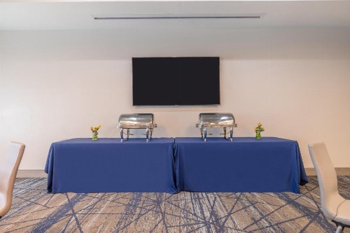 Holiday Inn Express & Suites Kansas City Airport an IHG Hotel - image 22