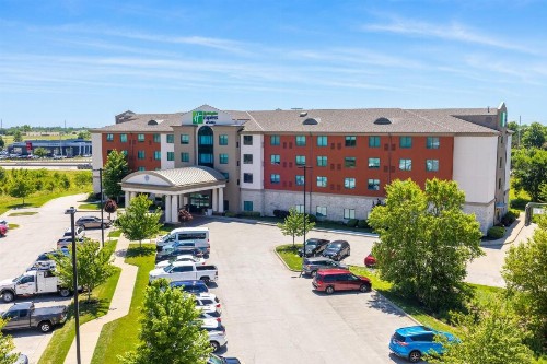 Holiday Inn Express & Suites Kansas City Airport an IHG Hotel - image 26