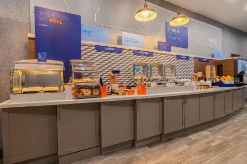 Holiday Inn Express & Suites Kansas City Airport an IHG Hotel - image 35