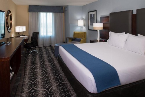 Holiday Inn Express & Suites Kansas City Airport an IHG Hotel - image 4