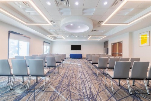 Holiday Inn Express & Suites Kansas City Airport an IHG Hotel - image 47
