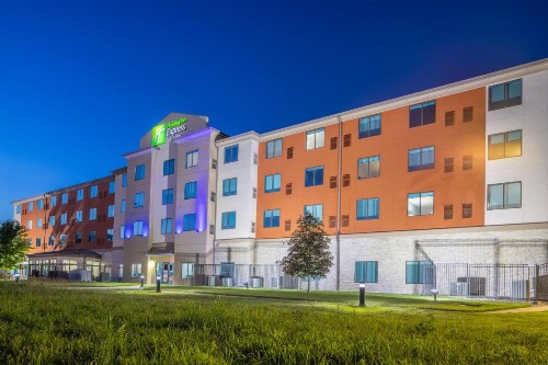 Holiday Inn Express & Suites Kansas City Airport an IHG Hotel - image 6