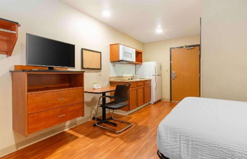 WoodSpring Suites Kansas City Stadium - image 11