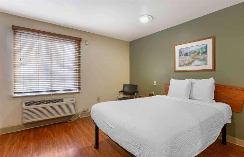 WoodSpring Suites Kansas City Stadium - image 13