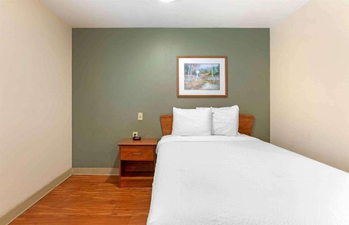 WoodSpring Suites Kansas City Stadium - image 14