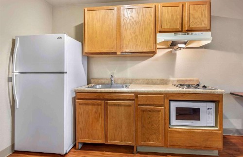 WoodSpring Suites Kansas City Stadium - image 16