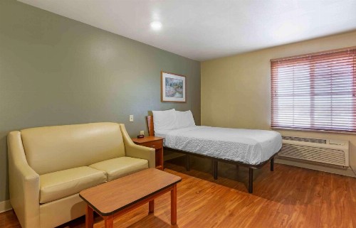 WoodSpring Suites Kansas City Stadium - image 18