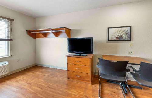 WoodSpring Suites Kansas City Stadium - image 19