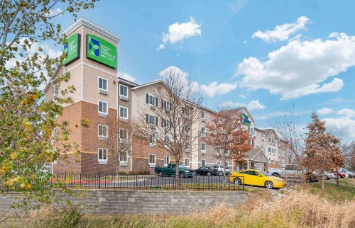 WoodSpring Suites Kansas City Stadium - image 2