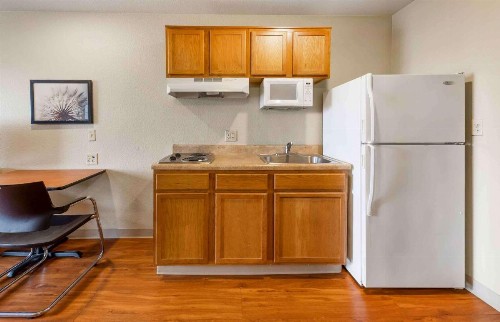 WoodSpring Suites Kansas City Stadium - image 20