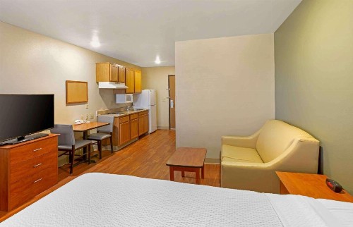 WoodSpring Suites Kansas City Stadium - image 21