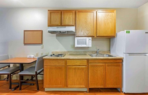 WoodSpring Suites Kansas City Stadium - image 23