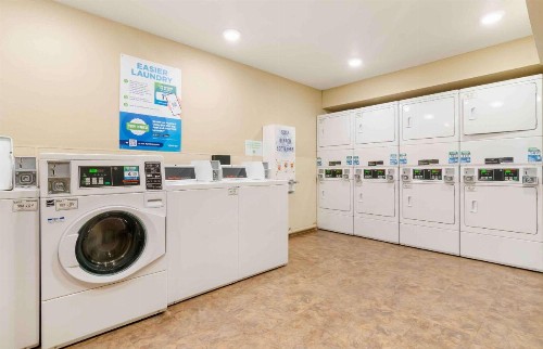 WoodSpring Suites Kansas City Stadium - image 30