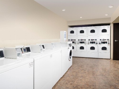WoodSpring Suites Kansas City Stadium - image 37