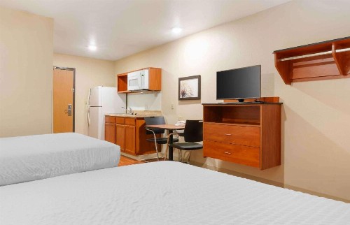 WoodSpring Suites Kansas City Stadium - image 6