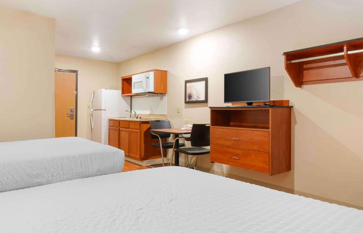 WoodSpring Suites Kansas City Stadium - image 6