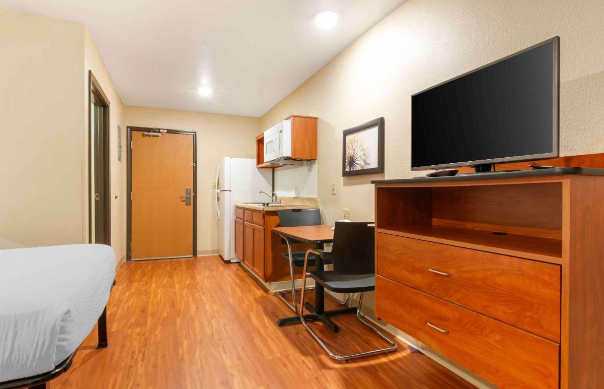 WoodSpring Suites Kansas City Stadium - image 7