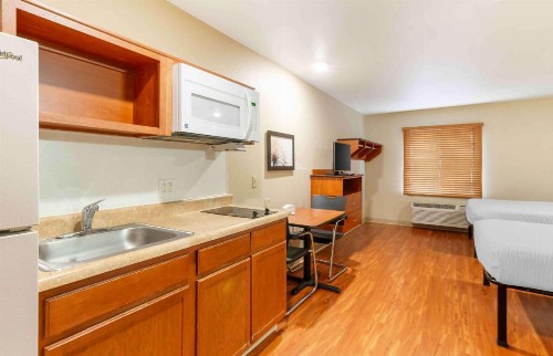 WoodSpring Suites Kansas City Stadium - image 8