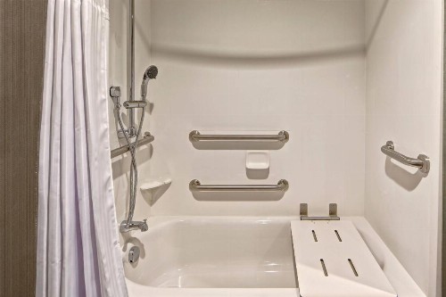 Courtyard by Marriott Kansas City Downtown/Convention Center - image 10