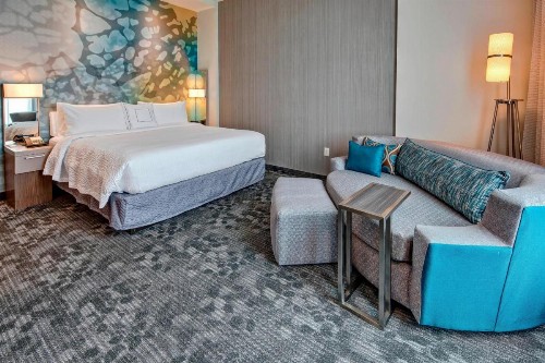 Courtyard by Marriott Kansas City Downtown/Convention Center - image 2