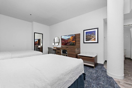 Hampton Inn Kansas City - Downtown Financial District - image 42