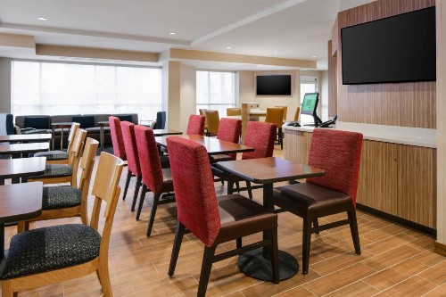 TownePlace Suites by Marriott Kansas City Airport - image 2