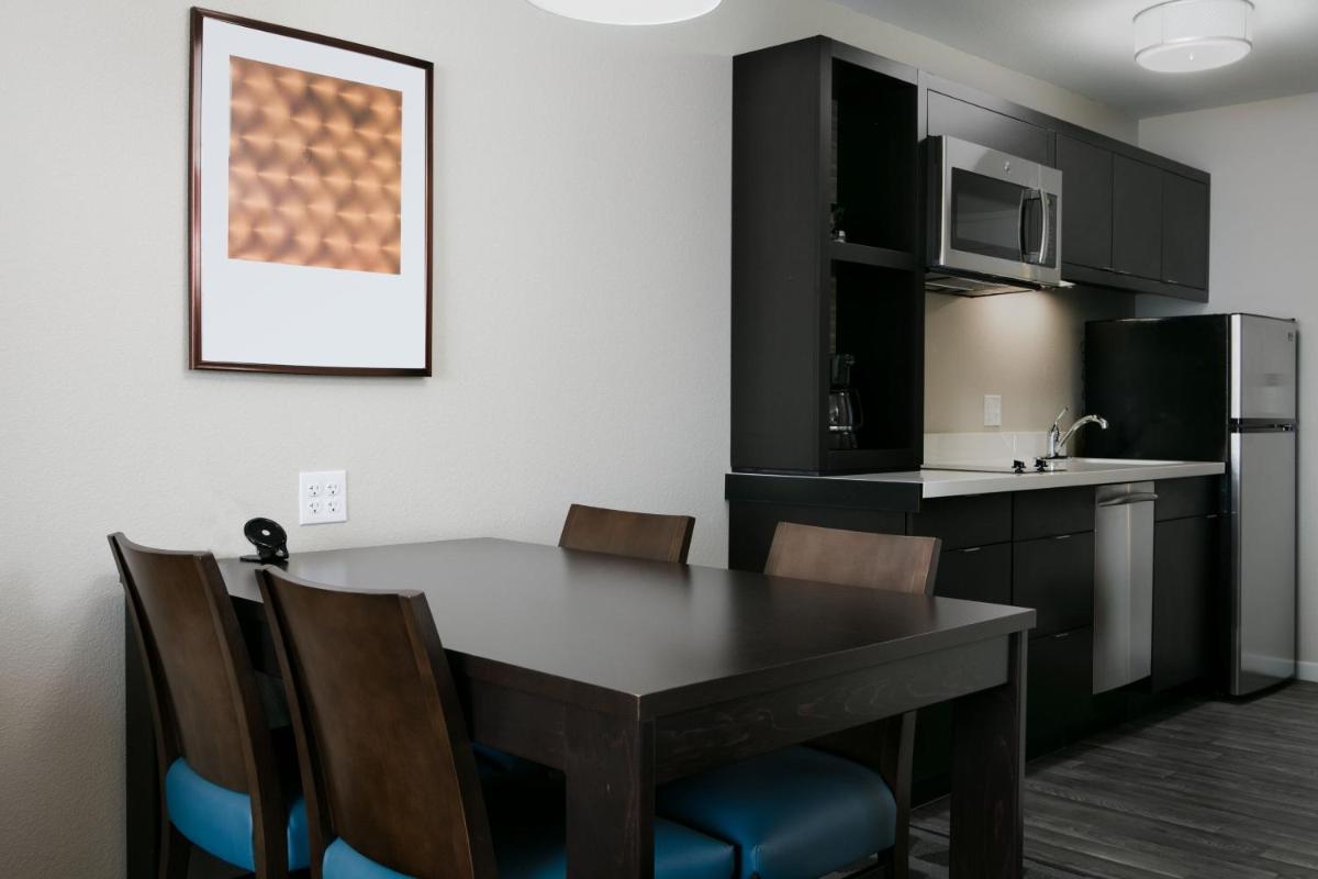 TownePlace Suites by Marriott Kansas City Airport - image 3