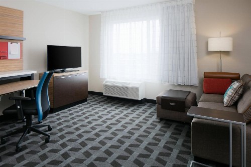 TownePlace Suites by Marriott Kansas City Airport - image 5