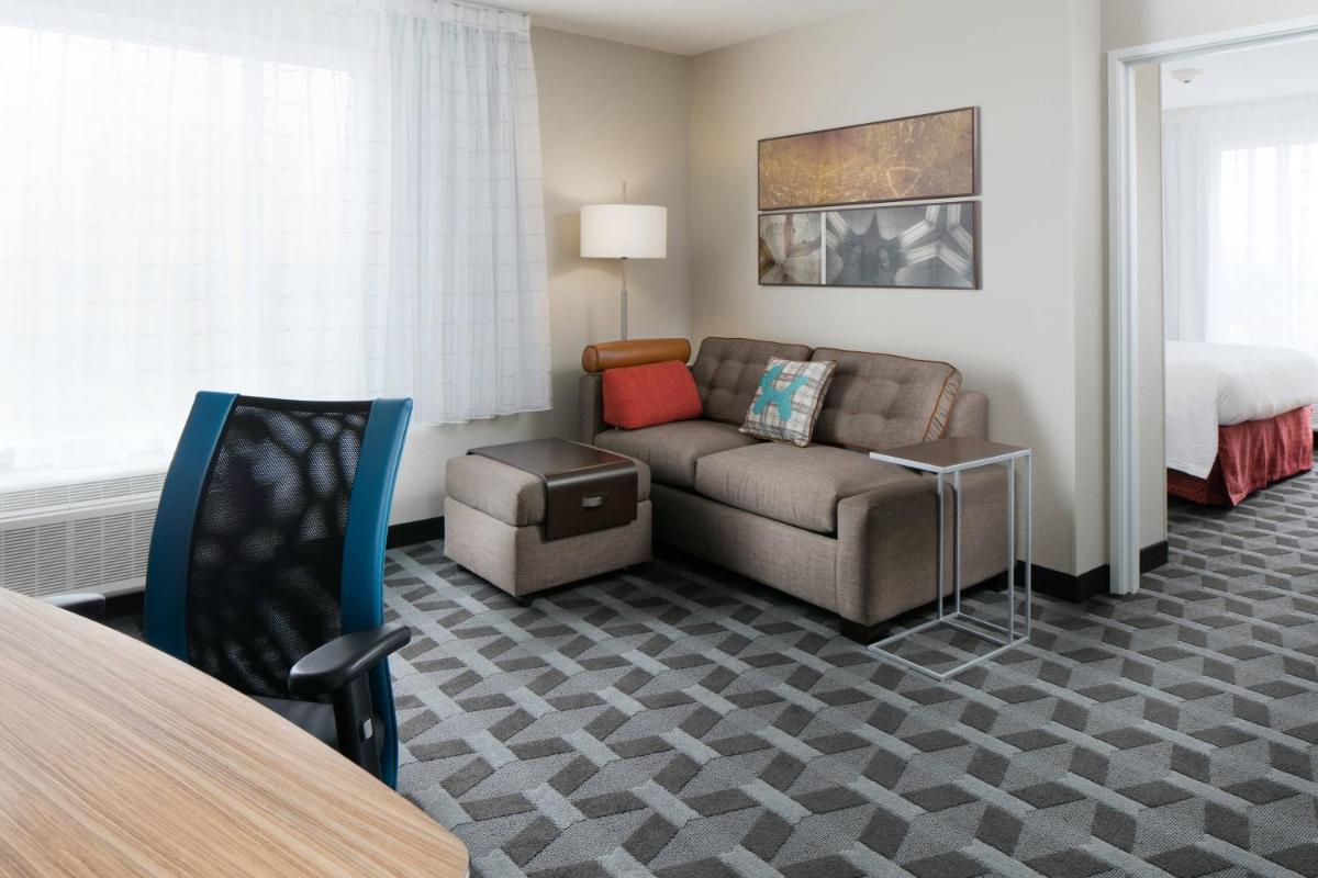 TownePlace Suites by Marriott Kansas City Airport - image 6
