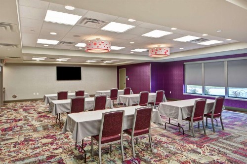 Home2 Suites by Hilton KCI Airport - image 6