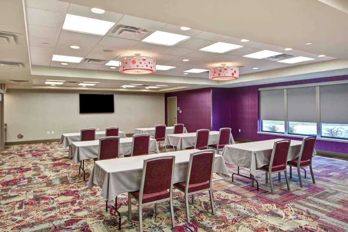 Home2 Suites by Hilton KCI Airport - image 6