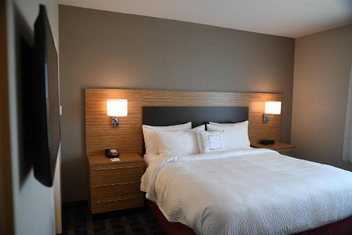 TownePlace Suites Kansas City At Briarcliff - image 9