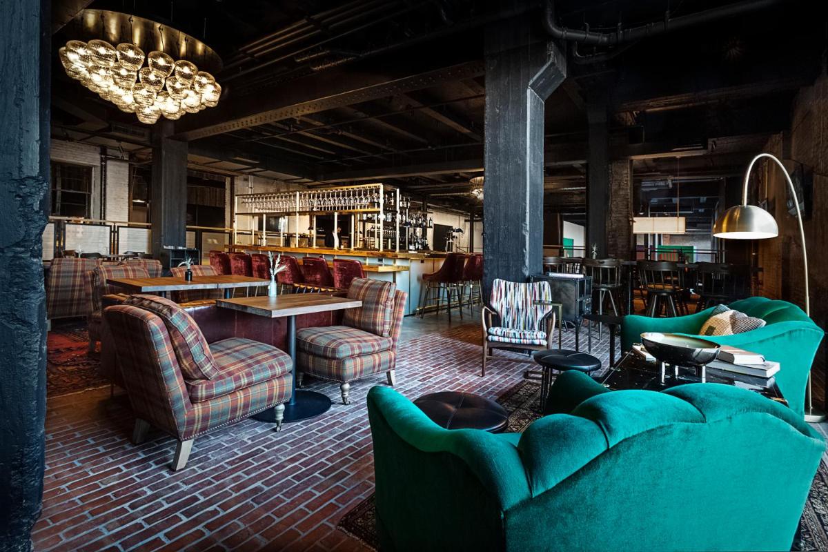 Crossroads Hotel - main image