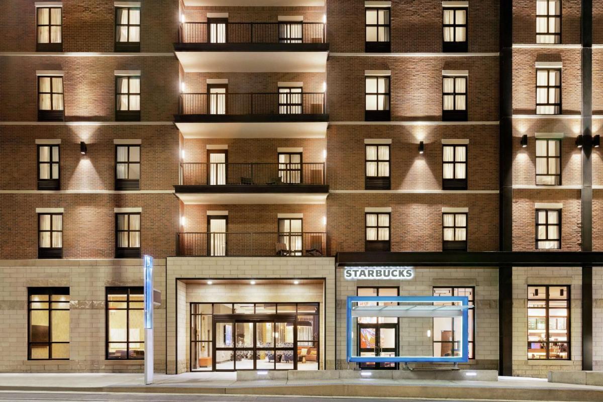 Hampton Inn Suites Kansas City Downtown Crossroads - image 2