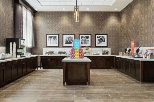 Hampton Inn Suites Kansas City Downtown Crossroads - image 20