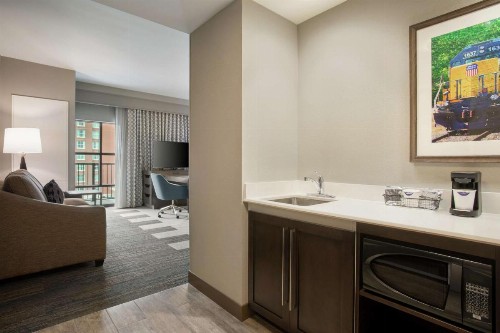 Hampton Inn Suites Kansas City Downtown Crossroads - image 22